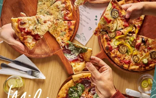 mikis-pizza-image1-taqyeem.webp